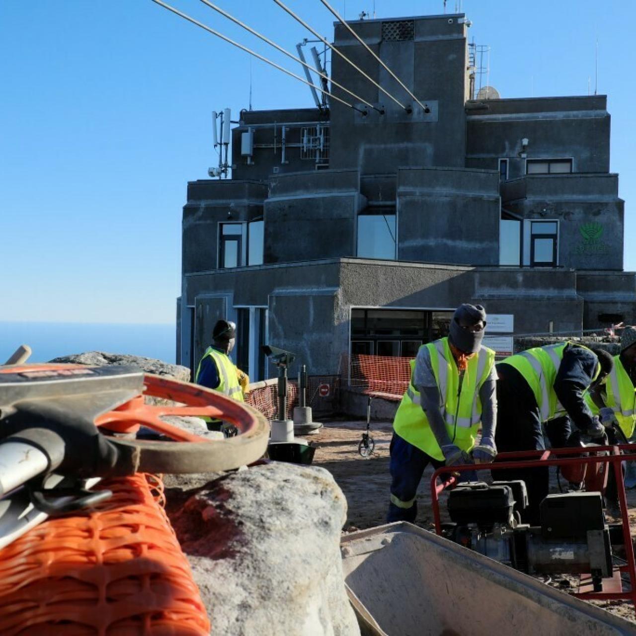 Con1 16 1027 685 90 s